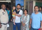 गोलबाजार पुलिस ने लापता बच्चें को चंद घण्टों में खोजकर परिवार को सौपा