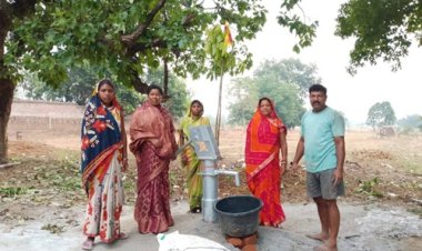 पंडरी के झंडा चौक एवं अरमान नाला क्षेत्र का ई-रिक्शा से निरीक्षण करने पहुँचे विधायक पुरंदर मिश्रा
