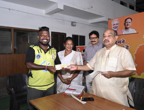 क्रिकेट खिलाड़ियों के उज्ज्वल भविष्य हेतु आर्थिक सहायता, विधायक पुरन्दर मिश्रा की प्रेरणादायी पहल