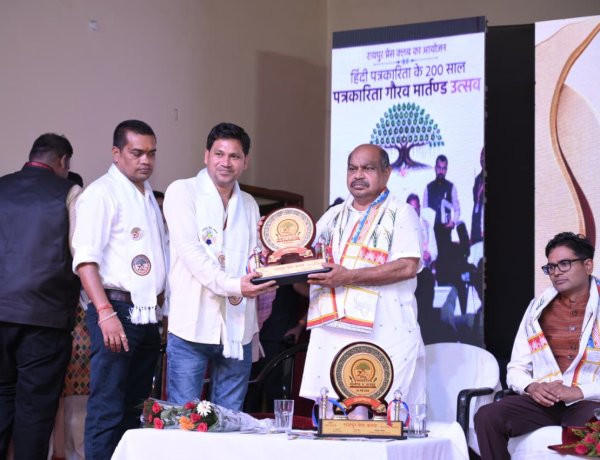 हिन्दी पत्रकारिता के 200 वर्ष पूर्ण होने पर आयोजित गौरव समारोह में विधायक पुरन्दर मिश्रा हुए शामिल
