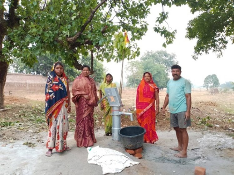 पंडरी के झंडा चौक एवं अरमान नाला क्षेत्र का ई-रिक्शा से निरीक्षण करने पहुँचे विधायक पुरंदर मिश्रा