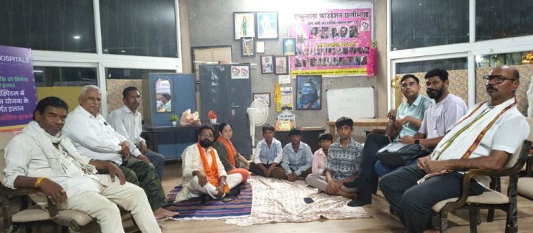 बापू की कुटिया में गूंजी हनुमान चालीसा, बच्चों को मिला संस्कार और नशामुक्ति का संदेश