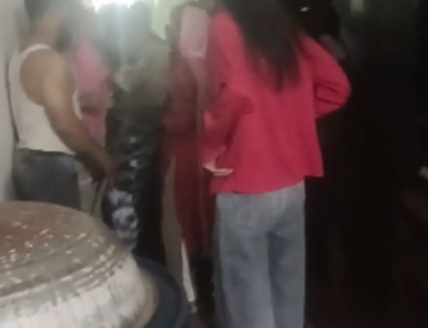 संतोषी नगर में मारपीट और तोड़फोड़ से तनाव, पुलिस ने बढ़ाई निगरानी