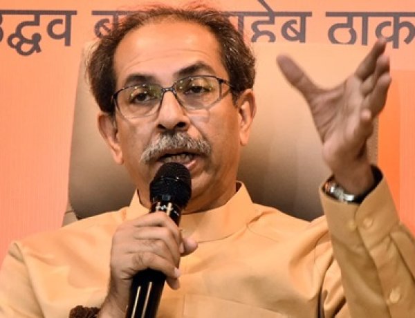 महाराष्ट्र में उद्धव ठाकरे के ७ सांसद शिंदे गुट के संपर्क में
