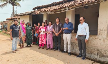 सामाजिक अंकेक्षण कार्यों का जायजा लेने ग्राम पंचायत पोड़ी पहुंचे संचालक डॉ. सिंगरौल, किया औचक निरीक्षण
