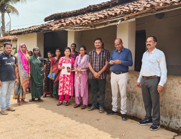 सामाजिक अंकेक्षण कार्यों का जायजा लेने ग्राम पंचायत पोड़ी पहुंचे संचालक डॉ. सिंगरौल, किया औचक निरीक्षण