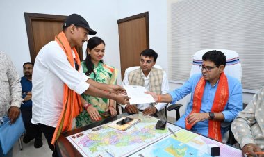 500 से अधिक भाजपा कार्यकर्ताओं से मिले राजस्व मंत्री टंक राम वर्मा, सहयोग केंद्र प्राप्त में आवेदनों के निराकरण हेतु अधिकारियों को दिए निर्देश