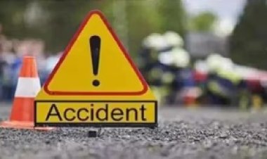 अनियंत्रित होकर डिवाइडर से टकराई कार, महिला की मौत, 3 गंभीर