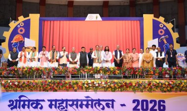 श्रमिकों के परिश्रम से गढ़ रहा विकसित छत्तीसगढ़, सरकार ने दी बड़ी सौगात -पुरन्दर मिश्रा  श्रमवीरों के परिश्रम से बन रहा समृद्ध छत्तीसगढ़   श्रमिक हित में सरकार की तीन बड़ी घोषणाएं, 1.43 लाख से अधिक श्रमिकों को ₹51.32 करोड़ से अधिक की सहायता -
