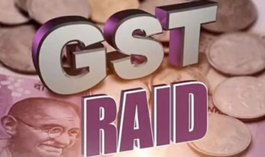 गुटखा गोदाम पर जीएसटी की रेड: 2 मशीनें और 30 बोरा माल जब्त