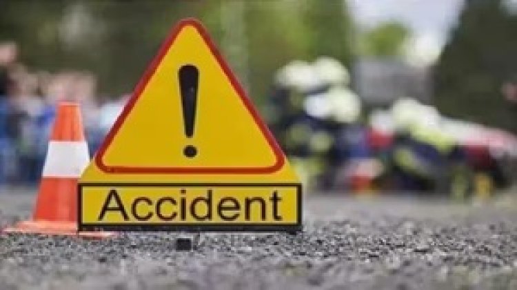 अनियंत्रित होकर डिवाइडर से टकराई कार, महिला की मौत, 3 गंभीर