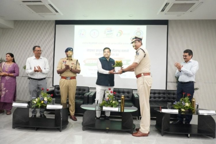 NIT रायपुर में गूंजा ‘साइबर जागृति’ का संदेश, छात्रों को बताए ठगी से बचने के तरीके