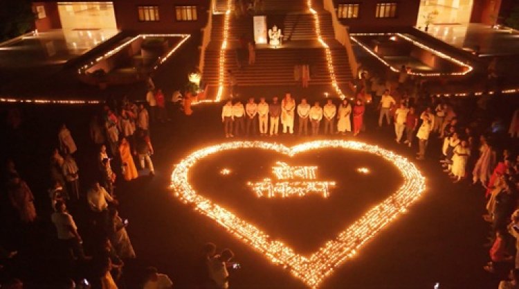 आशीर्वाद का दीया’ से जगमगाया नवा रायपुर, एक लाख दीपों ने दिया सेवा और सहभागिता का संदेश