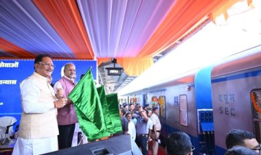 112 साल का इंतजार खत्म, रावघाट पहुंची पहली पैसेंजर ट्रेन
