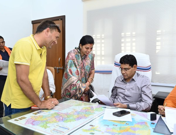 सहयोग केंद्र में प्राप्त हुए आवेदन हेतु राजस्व मंत्री टंक राम वर्मा ने त्वरित निराकरण के दिए निर्देश  भाजपा कार्यकर्ताओं से संवाद कर उनकी समस्याओं और सुझावों पर की चर्चा,समयबद्ध कार्रवाई पर दिया जोर